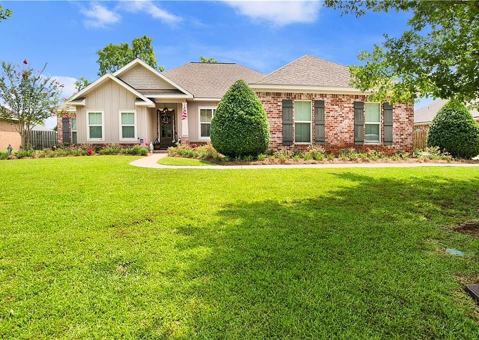 Craftsman home for sale at 28110 Annabelle Lane in Daphne, Alabama