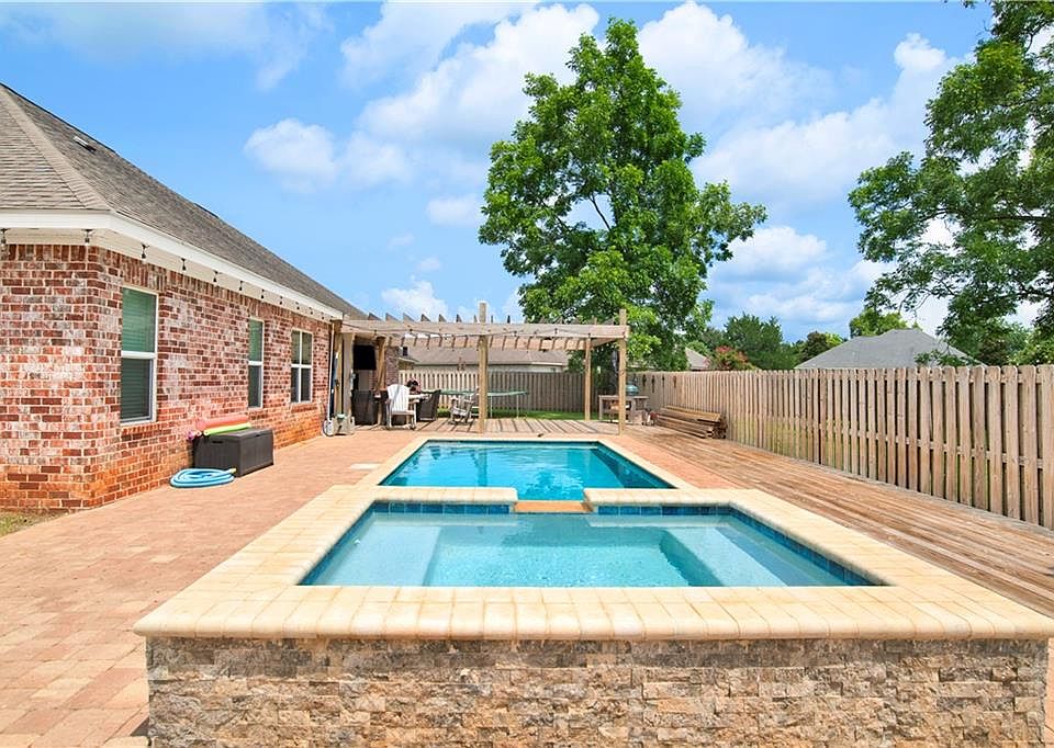 Private in-ground swimming pool and deck at 28110 Annabelle Lane